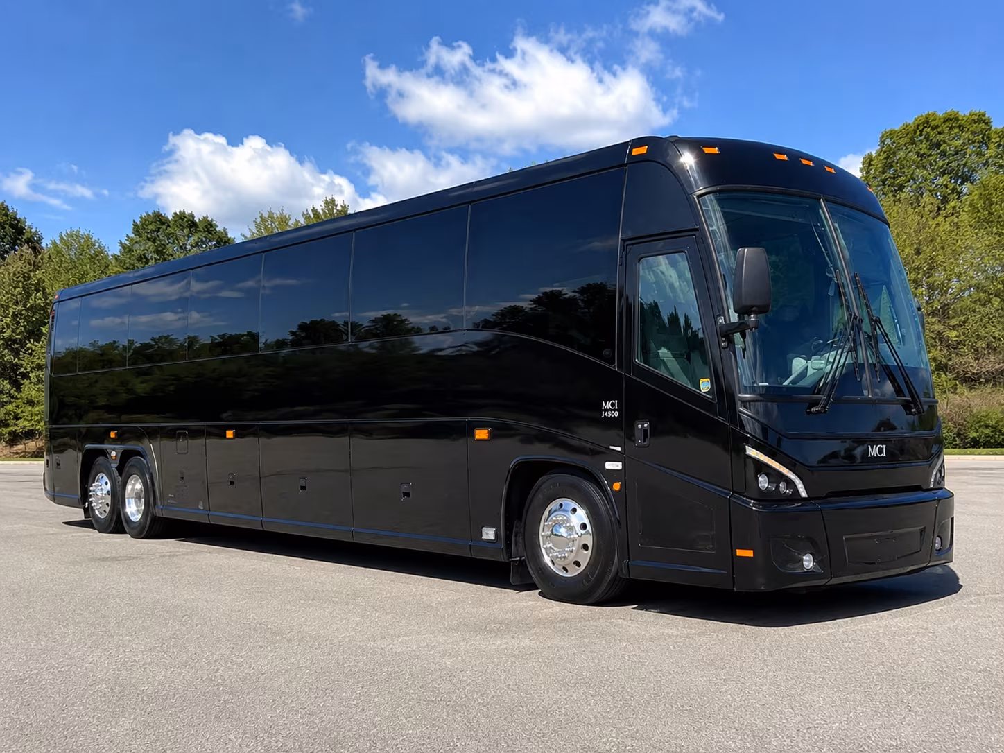guest shuttle buses between warren hotels and macomb county reception venues