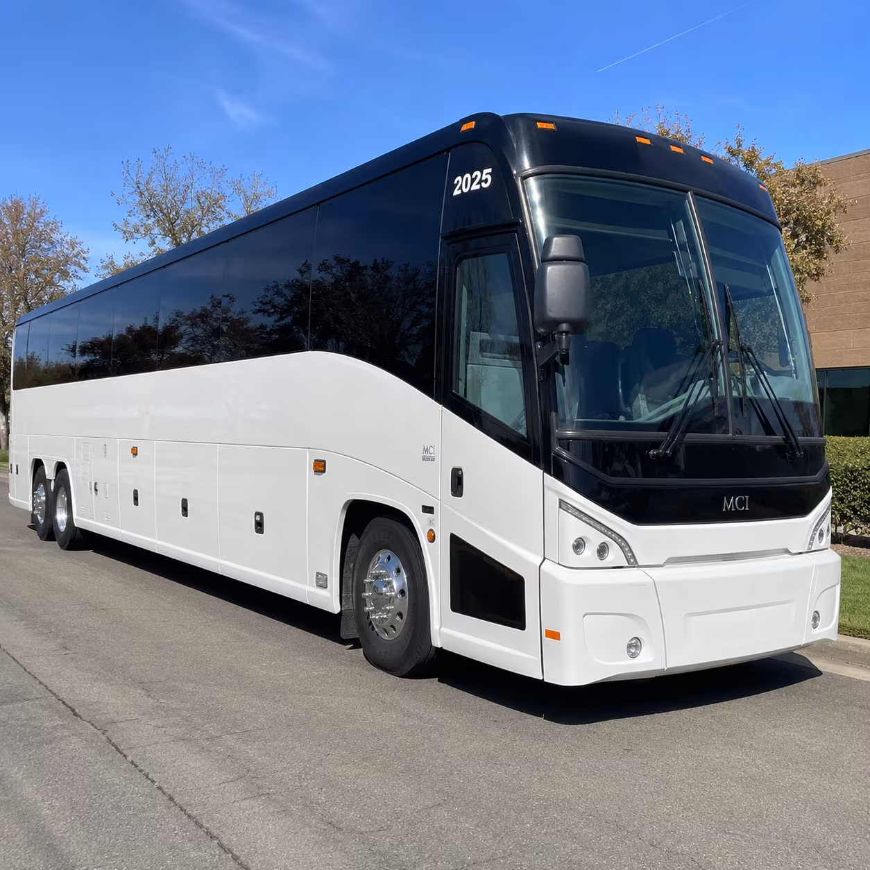 warrencharterbusservices com is how warren s corporate and automotive groups move together